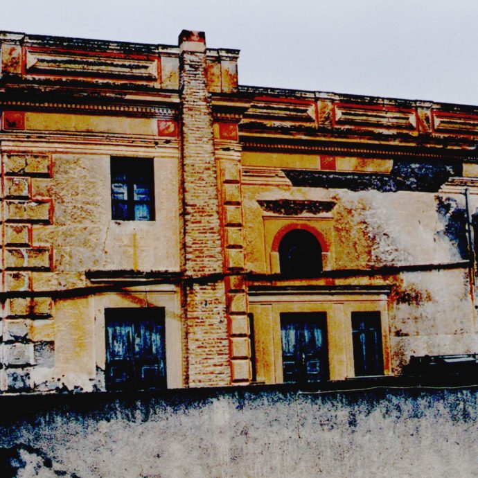 Διατηρητέο κτίριο του πρώην κοινοτικού καταστήματος Έξω Γωνίας, Σαντορίνης